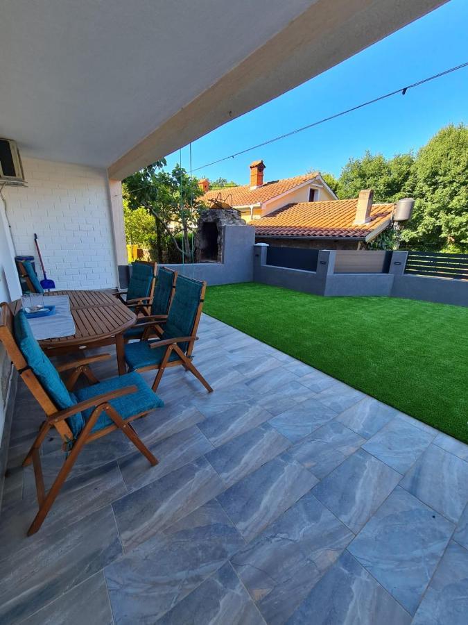 Apartman Nicolle Brzac Exterior foto